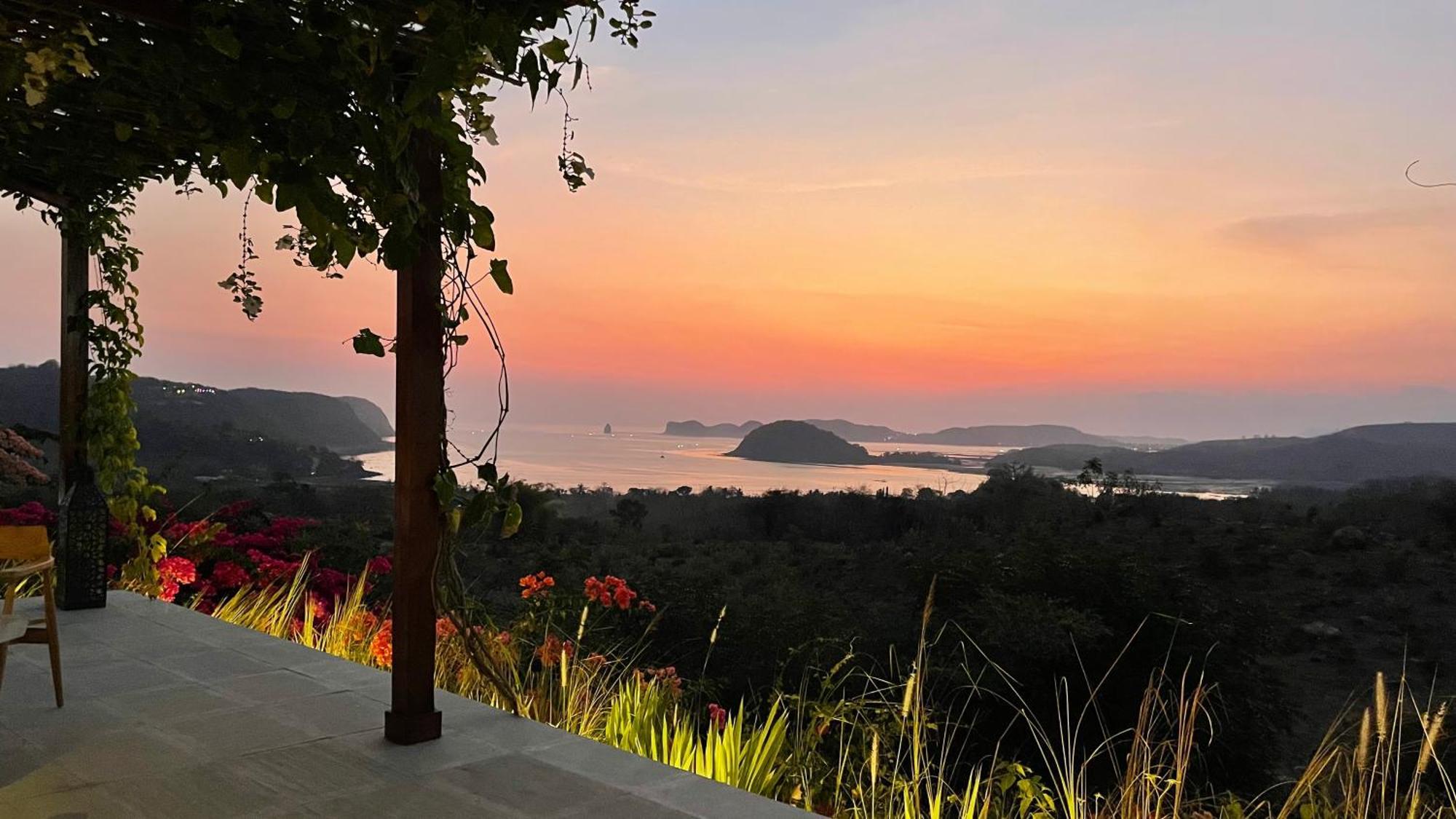 Отель Lobster Bay Lombok Awang Экстерьер фото