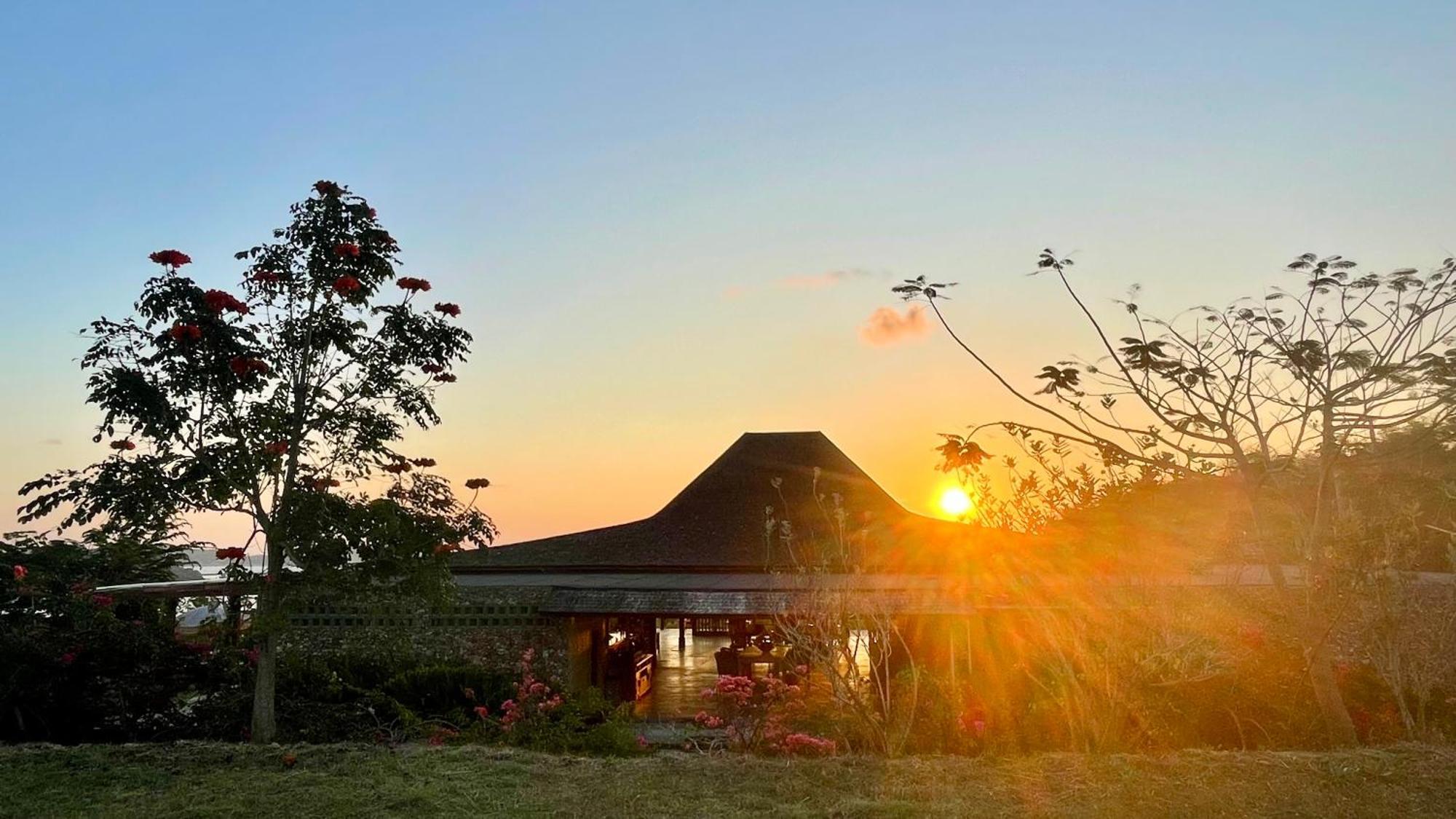 Отель Lobster Bay Lombok Awang Экстерьер фото